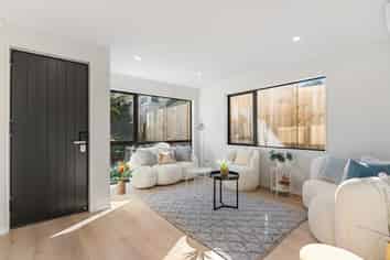 16B Meadway, Sunnyhills