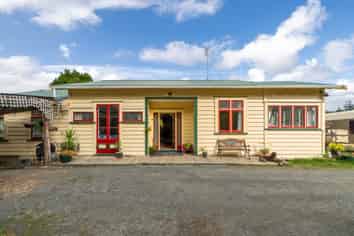 1262 East Coast Road, Redvale