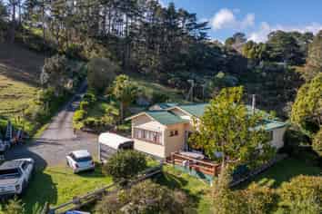 1262 East Coast Road, Redvale