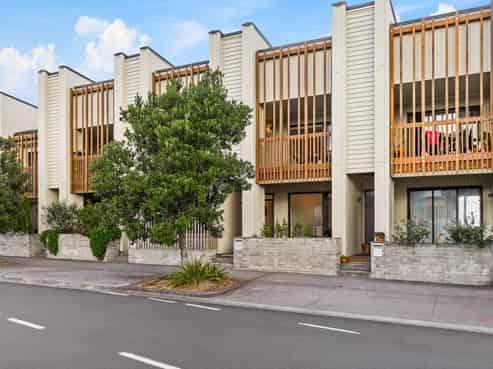 31 De Havilland Road, Hobsonville