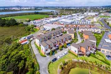207/172 McLeod Road, Te Atatu South