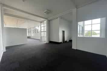 Expansive and Flexible Workspace