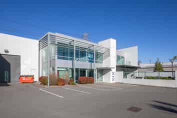 Versatile Showroom/Office & Warehouse