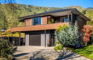 90 Moana View Road, Waikawa