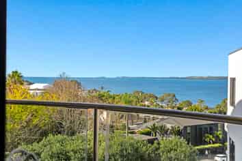 4E/175 Hurstmere Road, Takapuna