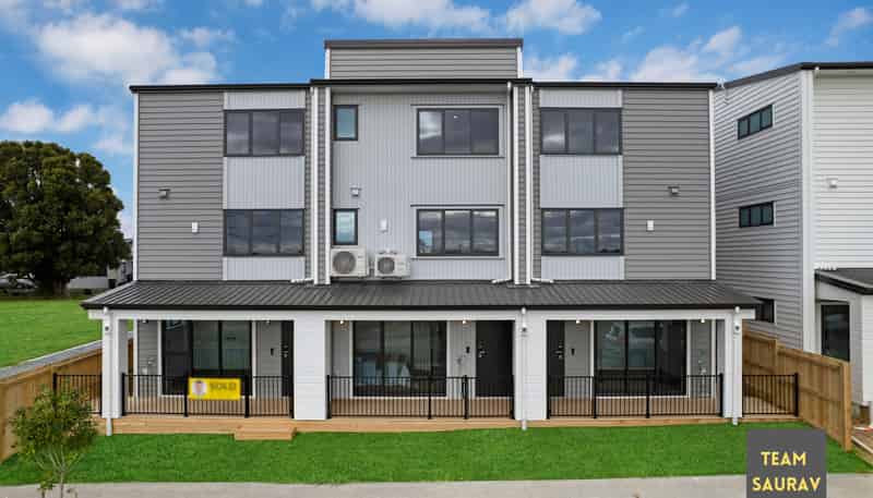 5 & 7 Awhi Way, Karaka