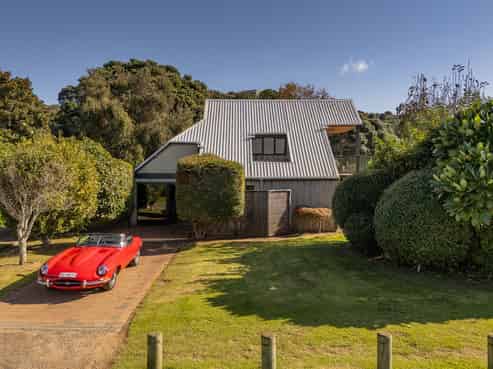 28 Hahei Beach Road, Hahei