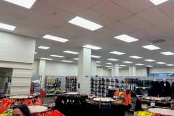 Showroom & Warehouse – Visibility Meets Function