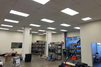 Showroom & Warehouse – Visibility Meets Function