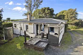 3 Peace Street, Taieri Mouth