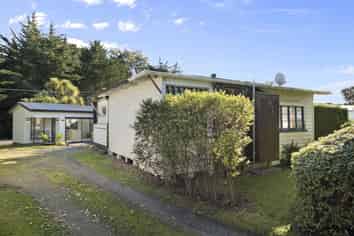 3 Peace Street, Taieri Mouth