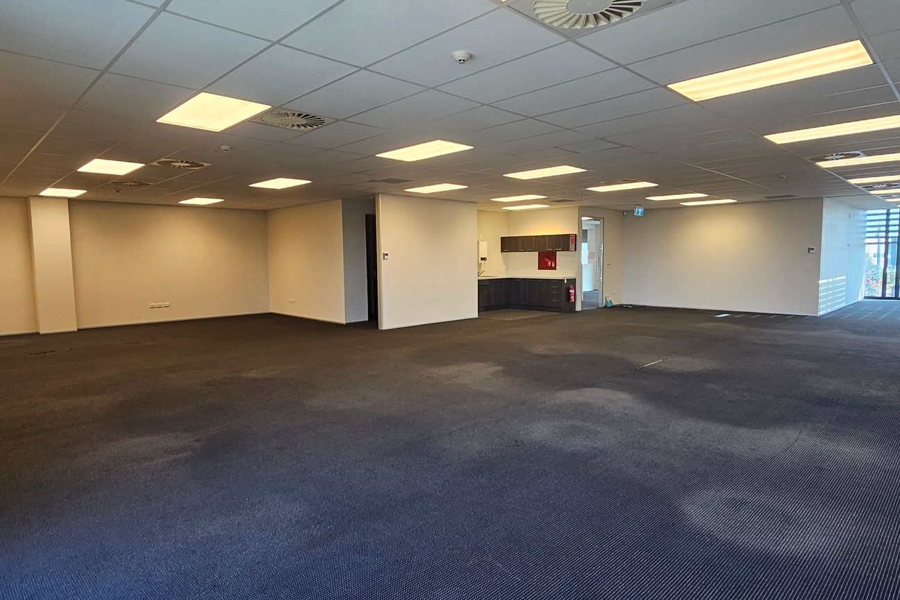 268 sqm of Modern office space in Sydenham - Vista 4