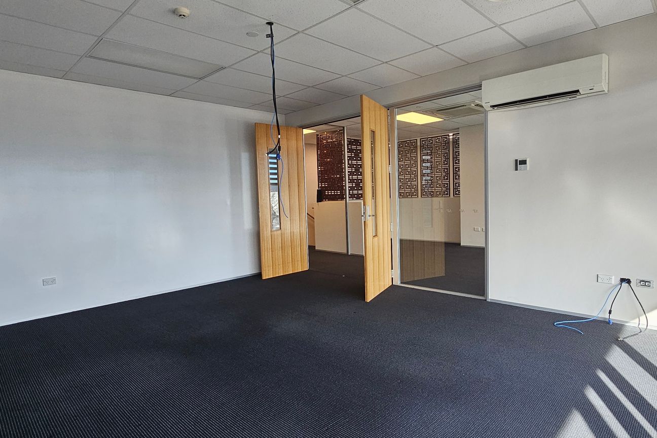 268 sqm of Modern office space in Sydenham - Altro