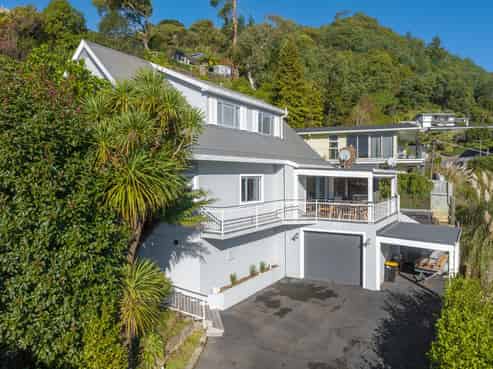 12a Broadway, Picton