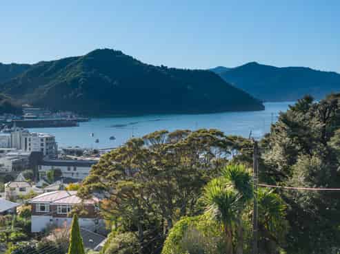12a Broadway, Picton
