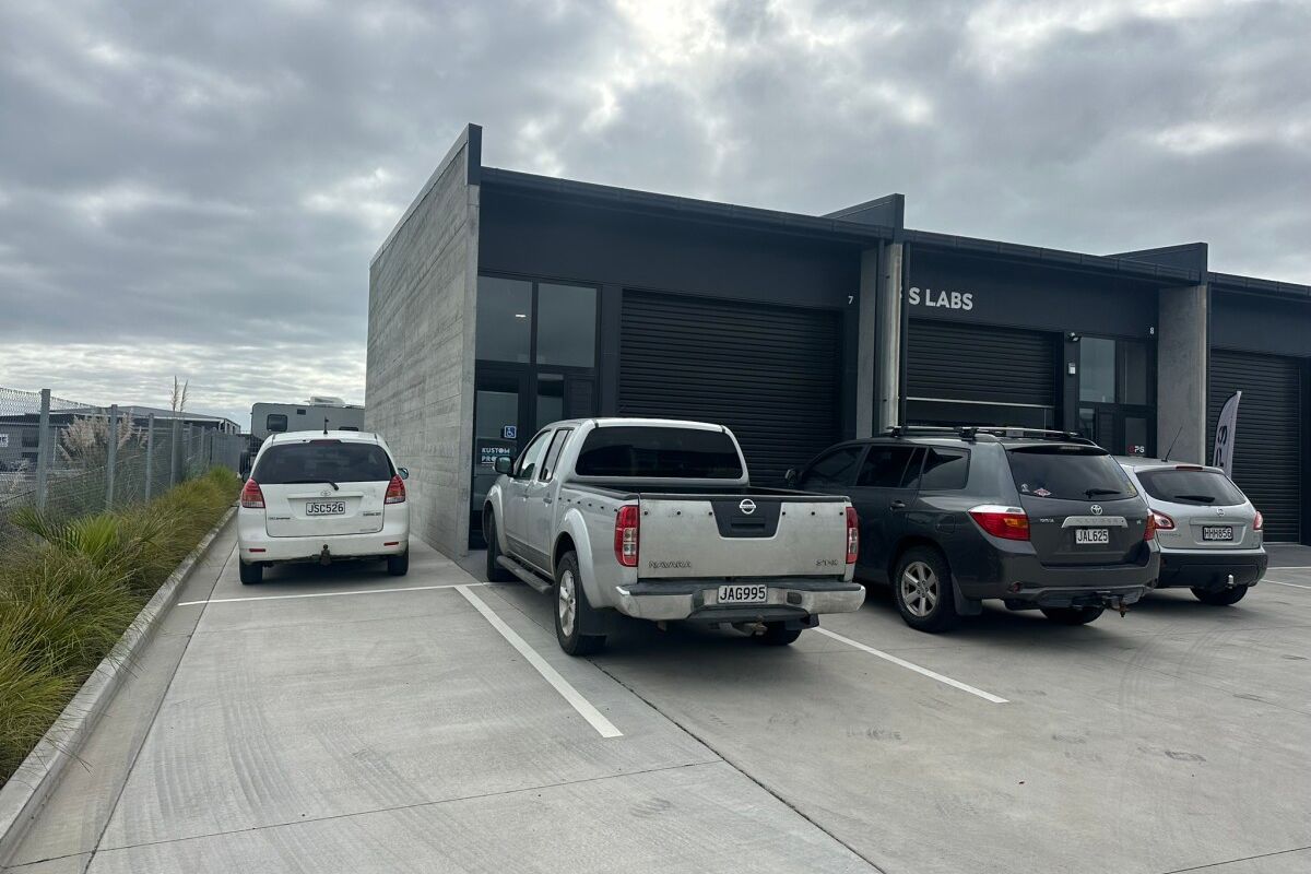 Top Spec Unit For Lease - Bild 4