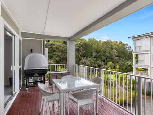 30 Eaves Bush Parade, Orewa
