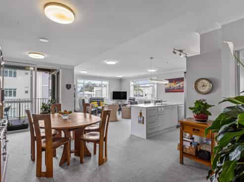 30 Eaves Bush Parade, Orewa