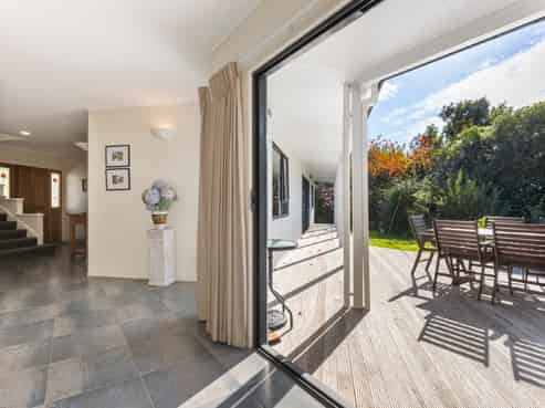60 Veale Road, Ridgewood