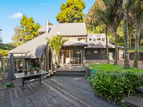 246 Scenic Drive, Titirangi