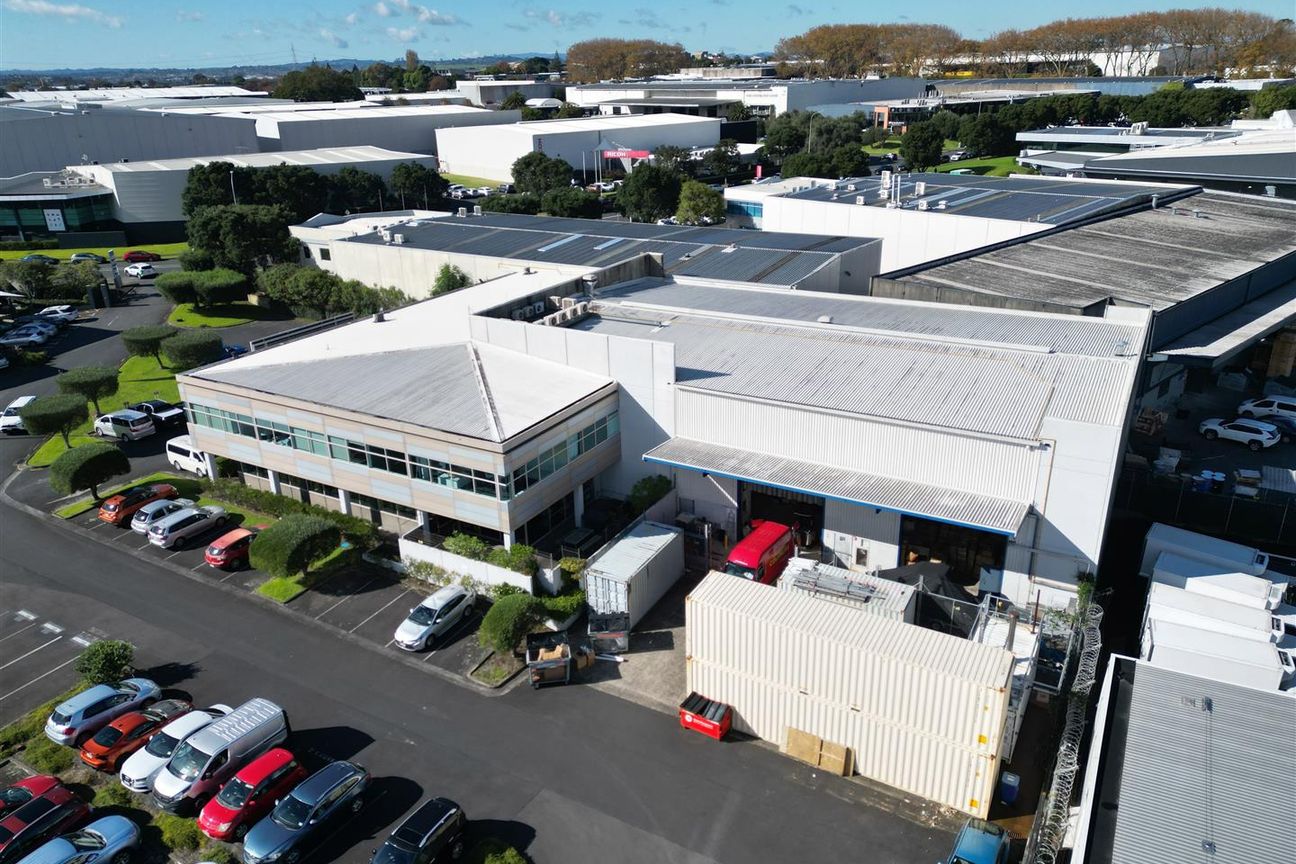 CBRE | Corporate HQ on Vestey Drive – pohled 3
