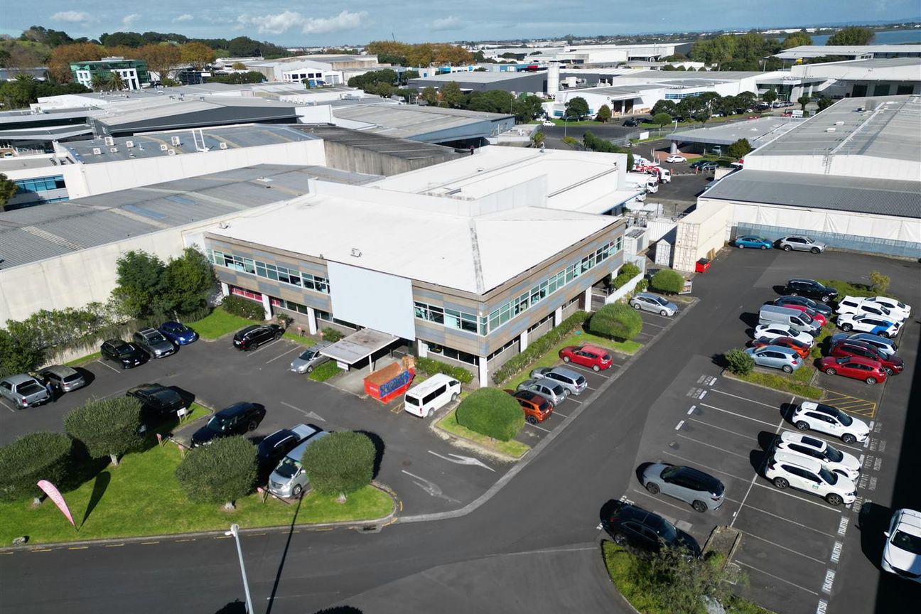 CBRE | Corporate HQ on Vestey Drive – pohled 2