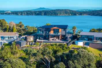 46 Kennedy Point Road, Surfdale