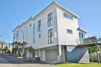 1/16A Woodall Place, Totara Vale