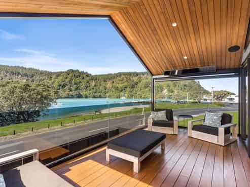 101 Beach Road, Whangamata