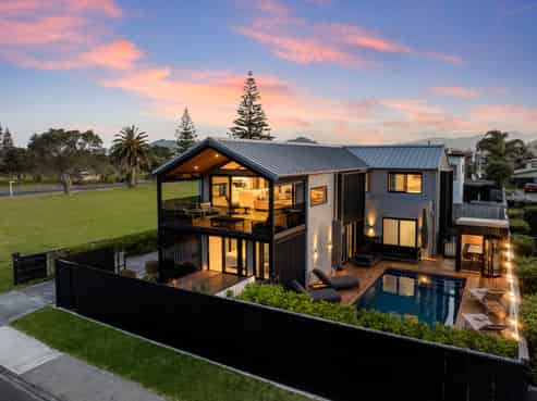 101 Beach Road, Whangamata