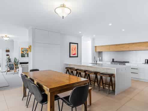 18 Chateau Crescent, Rangatira Park