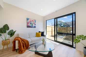 2/2A Mantra Road, Massey