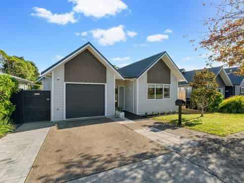 39 Cape Cod Drive, Gulf Harbour