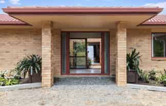 1370 East Coast Road, Redvale
