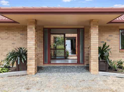 1370 East Coast Road, Redvale