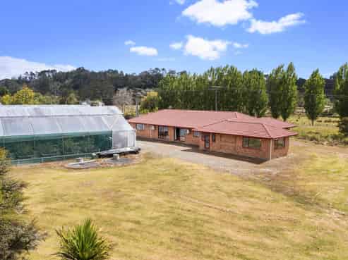 1370 East Coast Road, Redvale
