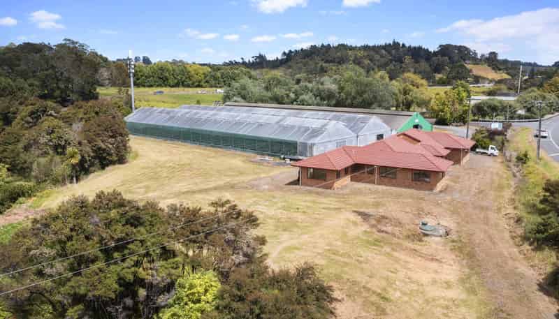 1370 East Coast Road, Redvale