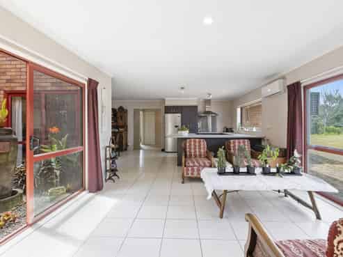 1370 East Coast Road, Redvale