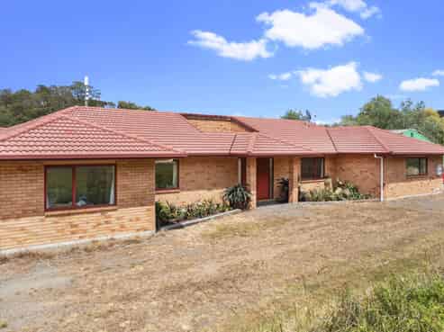 1370 East Coast Road, Redvale