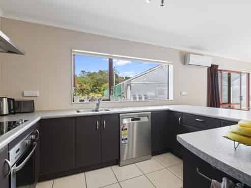 1370 East Coast Road, Redvale