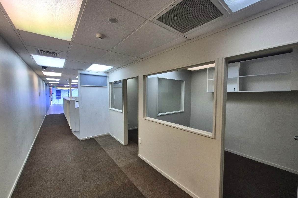 AFFORDABLE GROUND FLOOR RETAIL SPACE FOR LEASE - Visning 4