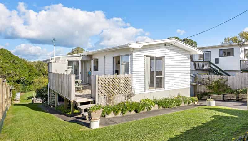 1271 Whangaparaoa Road, Army Bay