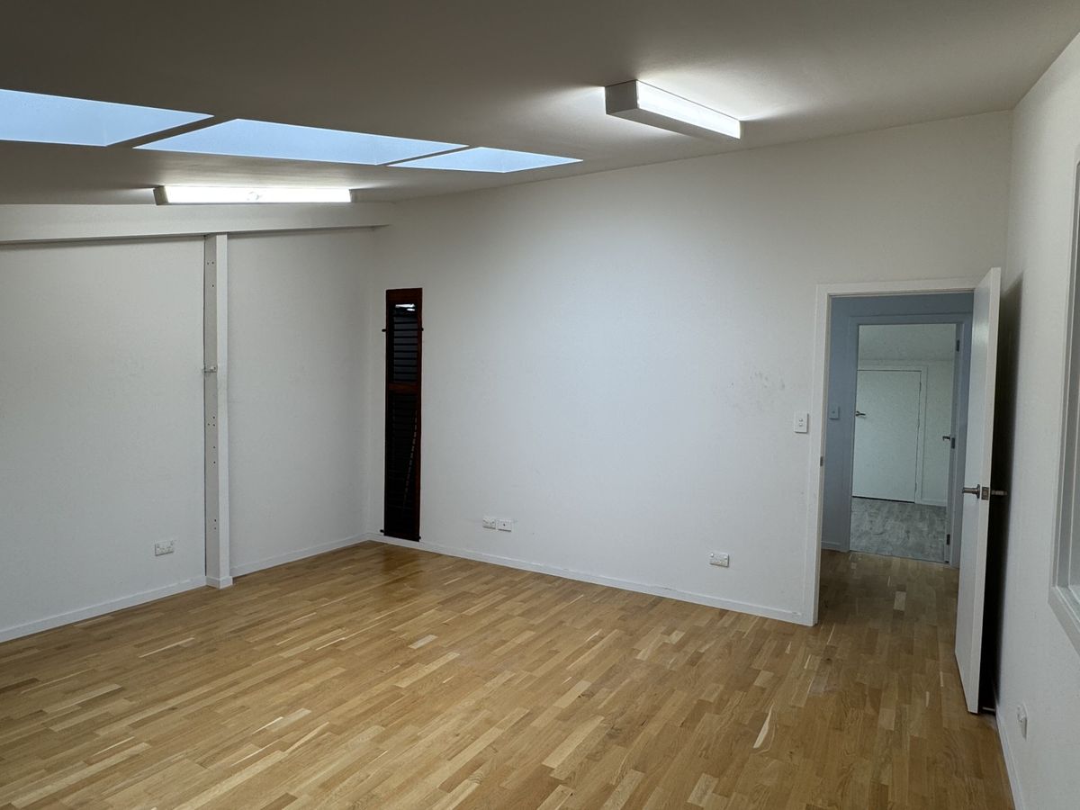 Glendene Warehouse with Showroom for Lease - Mehr