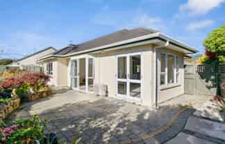 18 Millwood Place, SILVERSTREAM
