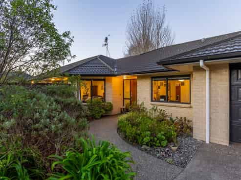 122 Maui Pomare Road, Paraparaumu