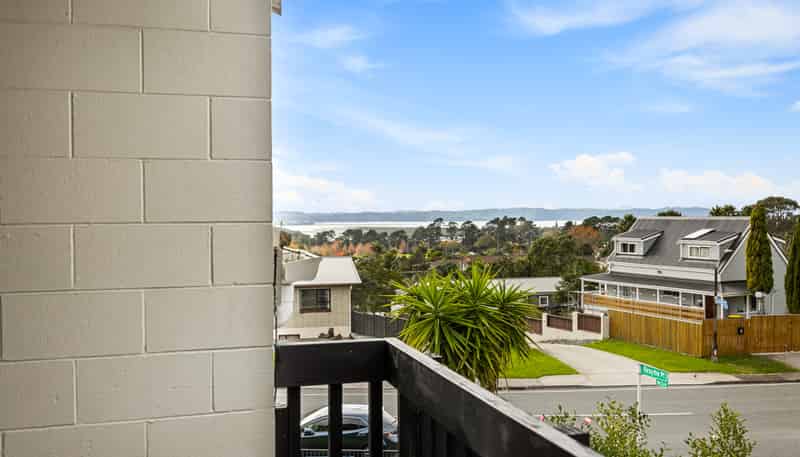2/2 Forsythe Place, Massey