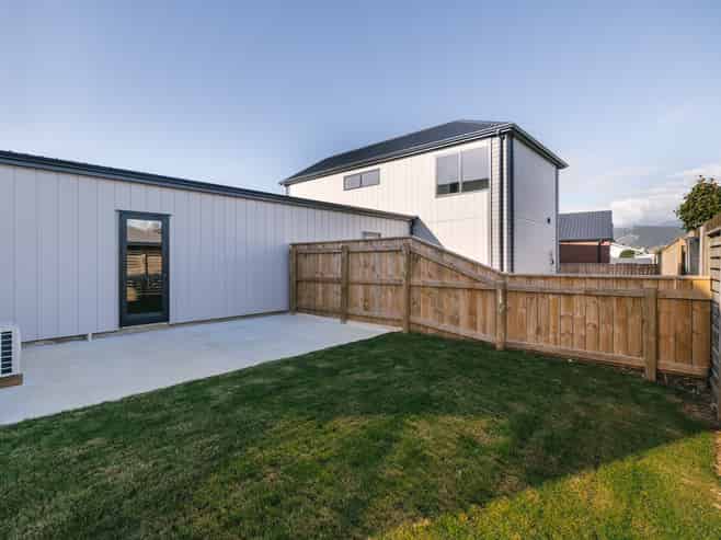 5 Cypress Way , Levin
