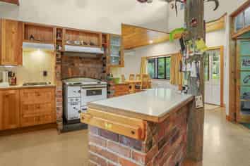 501 Upper Hook Road, MAKIKIHI