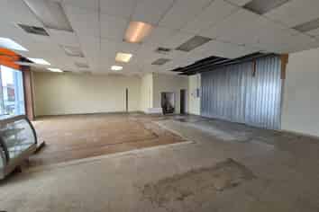 Retail/office on Rosebank Road
