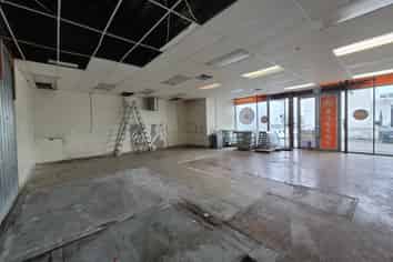 Retail/office on Rosebank Road